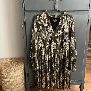 Vince Camuto SZ M Black and Gold shiny party dress